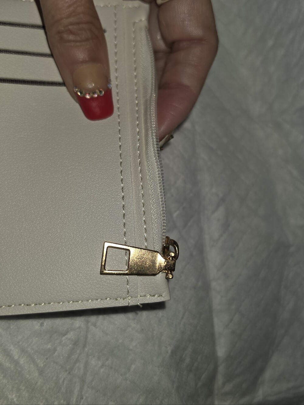 Minimalist White Unbtanded Card Holder with Zip Pocket - Unbranded - Picture 5 of 5